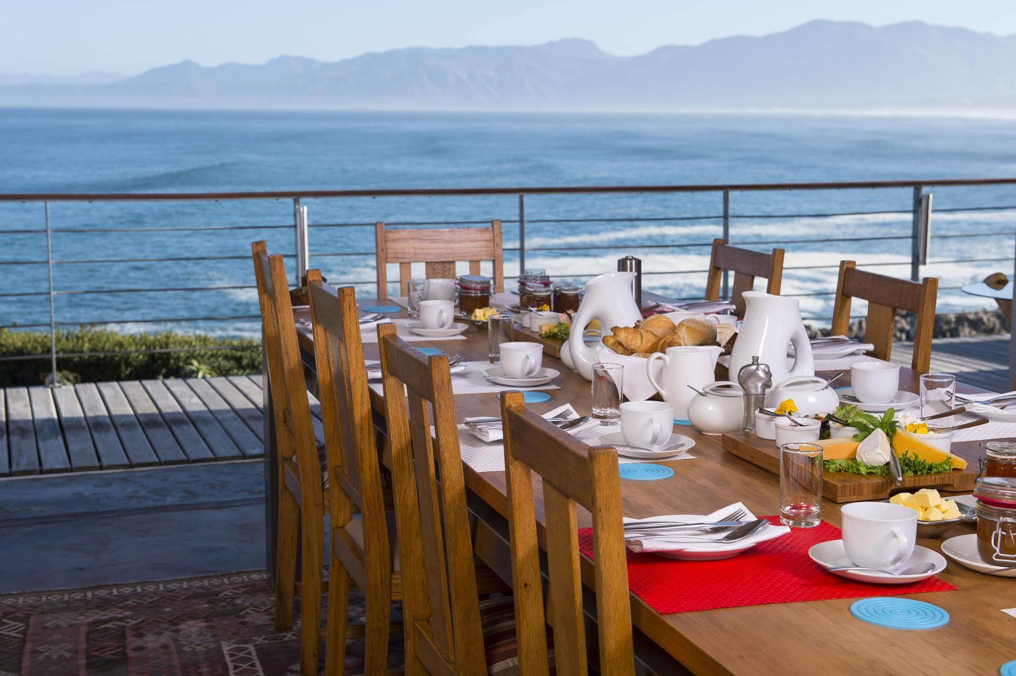Whalesong Lodge Gansbaai Eksteriør billede