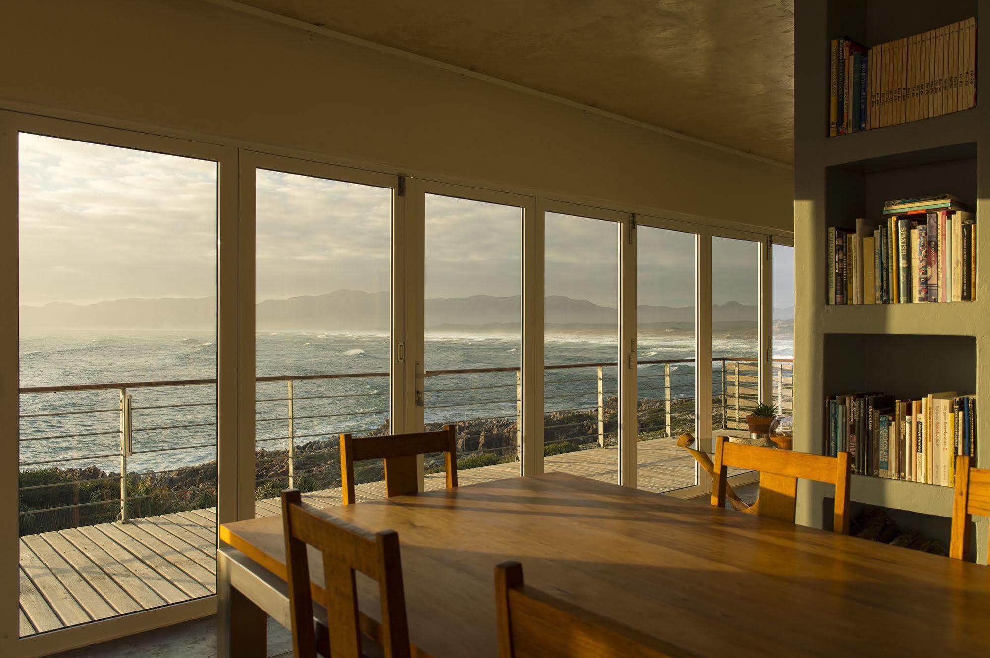 Whalesong Lodge Gansbaai Eksteriør billede